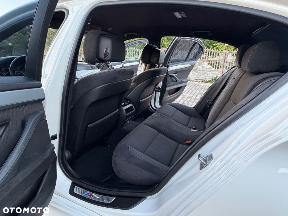 BMW Seria 5 525d xDrive - 28