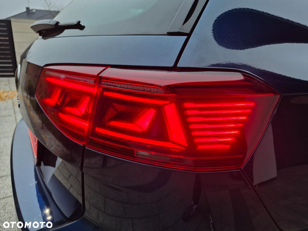 Volkswagen Passat 2.0 TDI Elegance DSG - 23