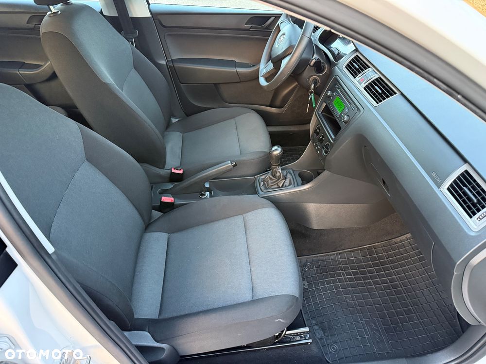 Skoda RAPID 1.2 MPI Active - 12