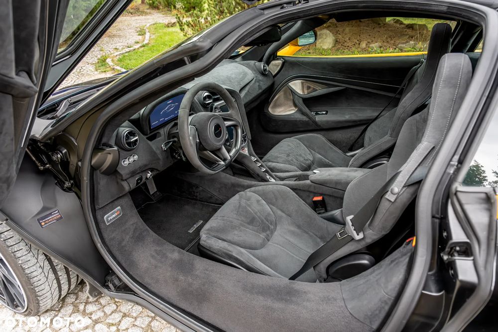 McLaren 720S Coupe Luxury - 24