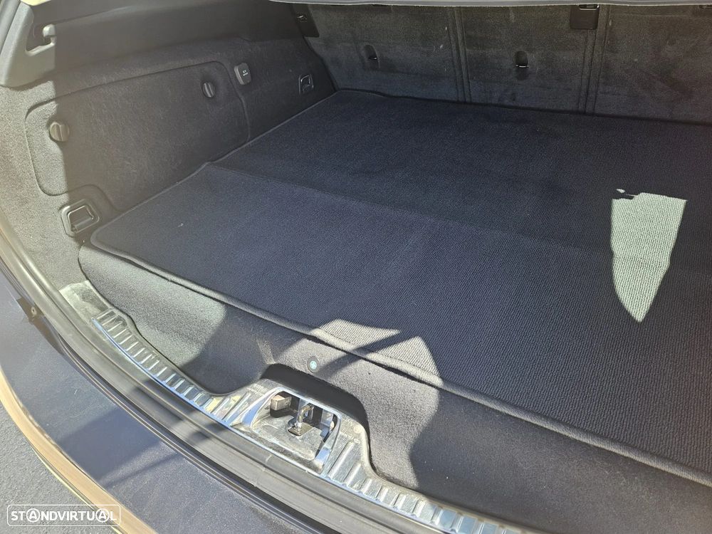 Volvo V60 D6 Plug-In-Hybrid AWD Geartronic Summum - 11
