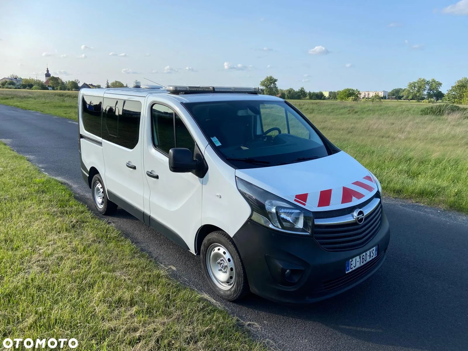 Opel Ambulans Karetka vivaro - 1