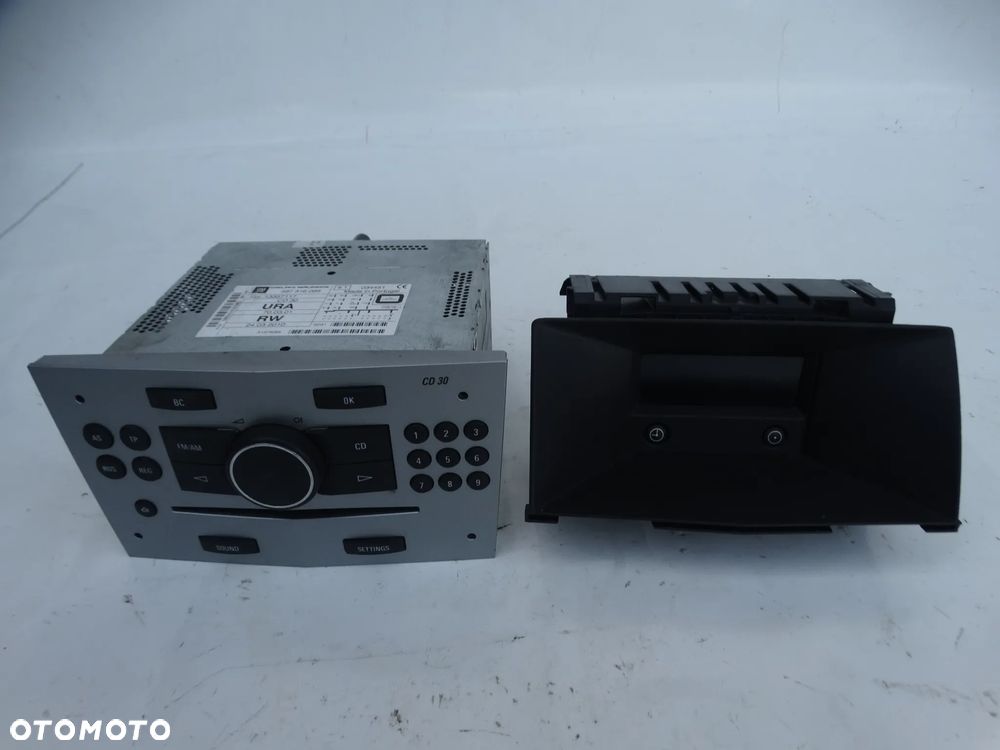 RADIO CD CD30 13357117 OPEL ASTRA H ZAFIRA B F-VAT - 1