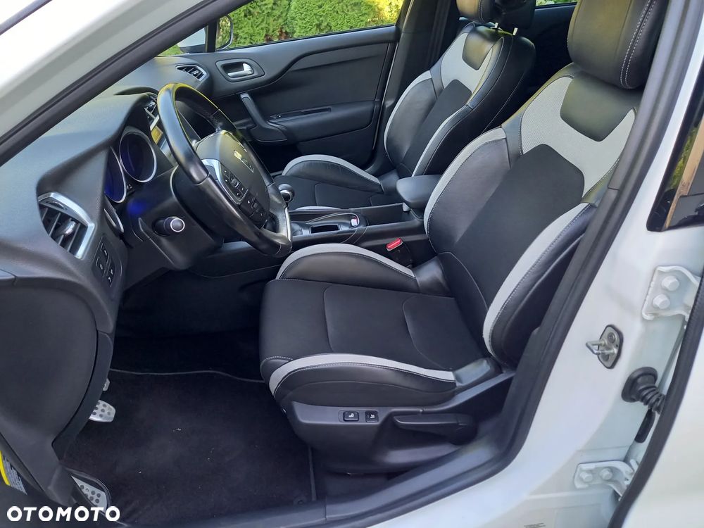 Citroën DS4 HDi 115 SoChic - 23