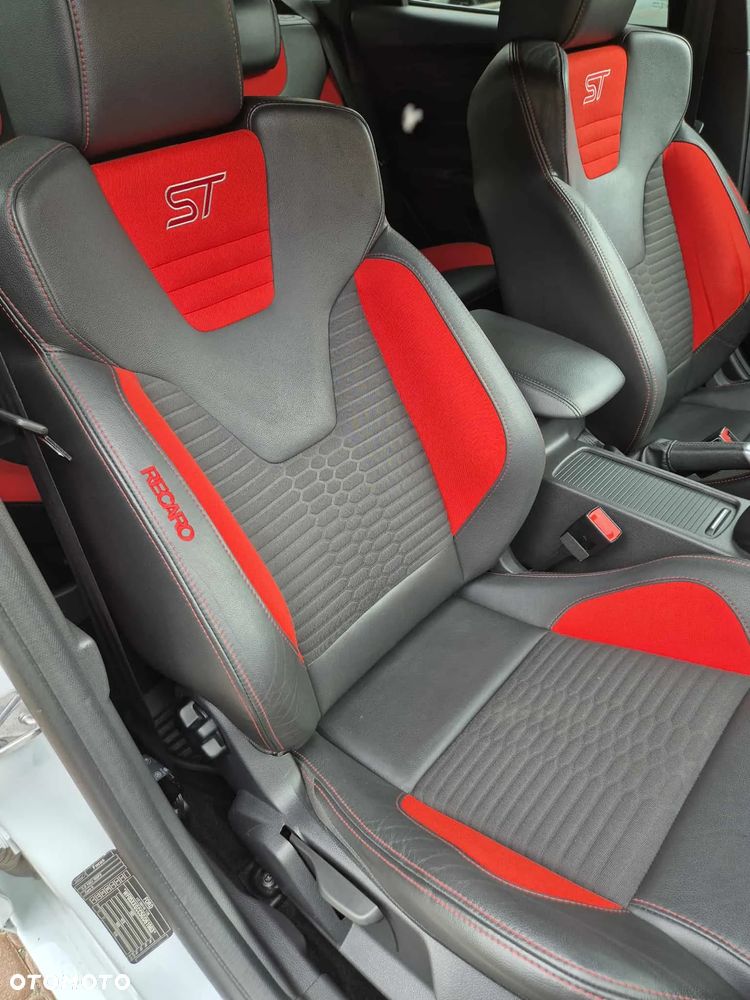 Ford Focus 2.0 TDCi ST PowerShift - 16