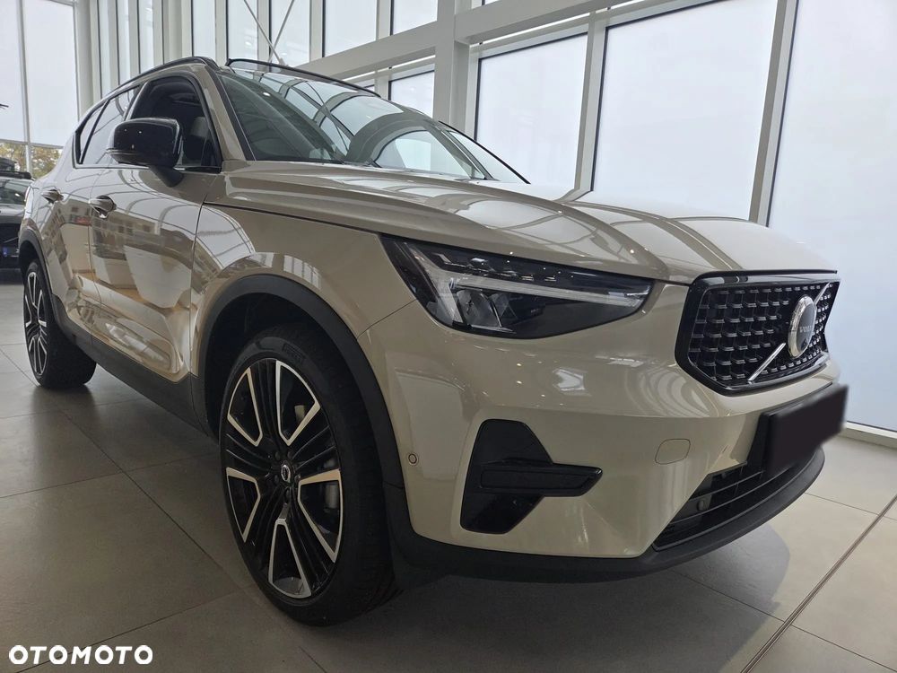 Volvo XC 40 B4 Plus Black Edition - 1