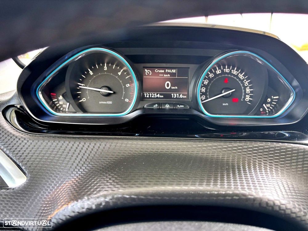 Peugeot 2008 BlueHDi 100 Allure - 19