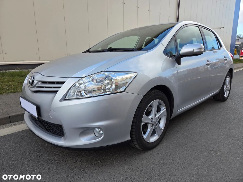 Toyota Auris 1.6 Valvematic Executive - 1