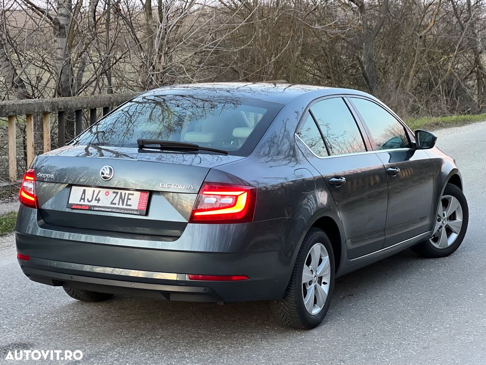 Skoda Octavia 1.6 TDI DSG Style - 4