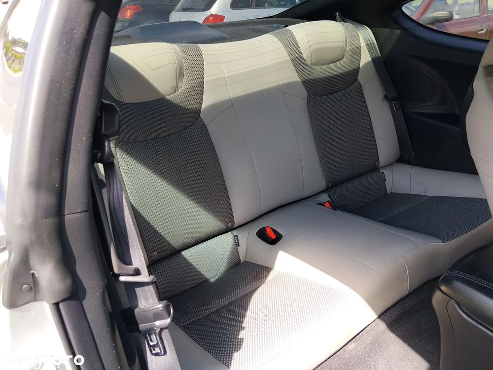 Hyundai Genesis Coupe 2.0 TCI Premium - 15