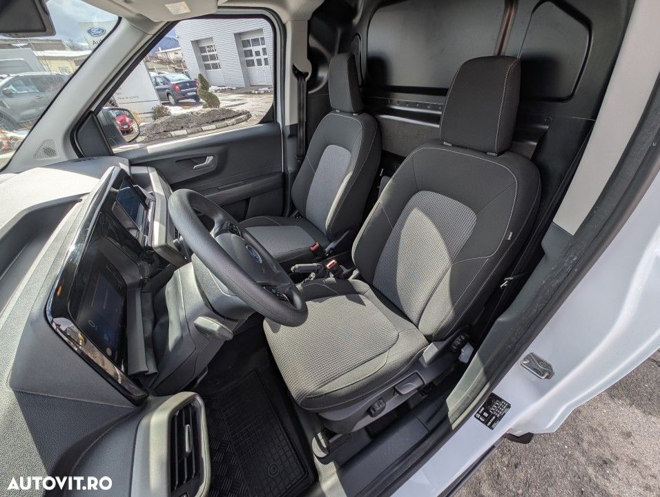Ford Transit Courier - 11