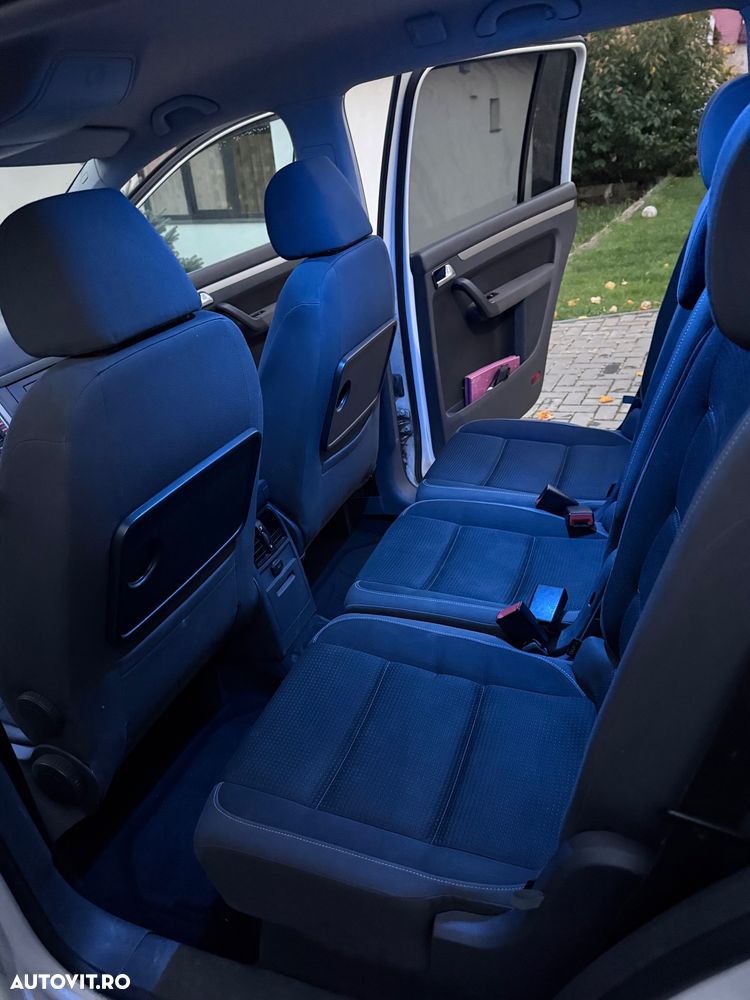 Volkswagen Touran - 8