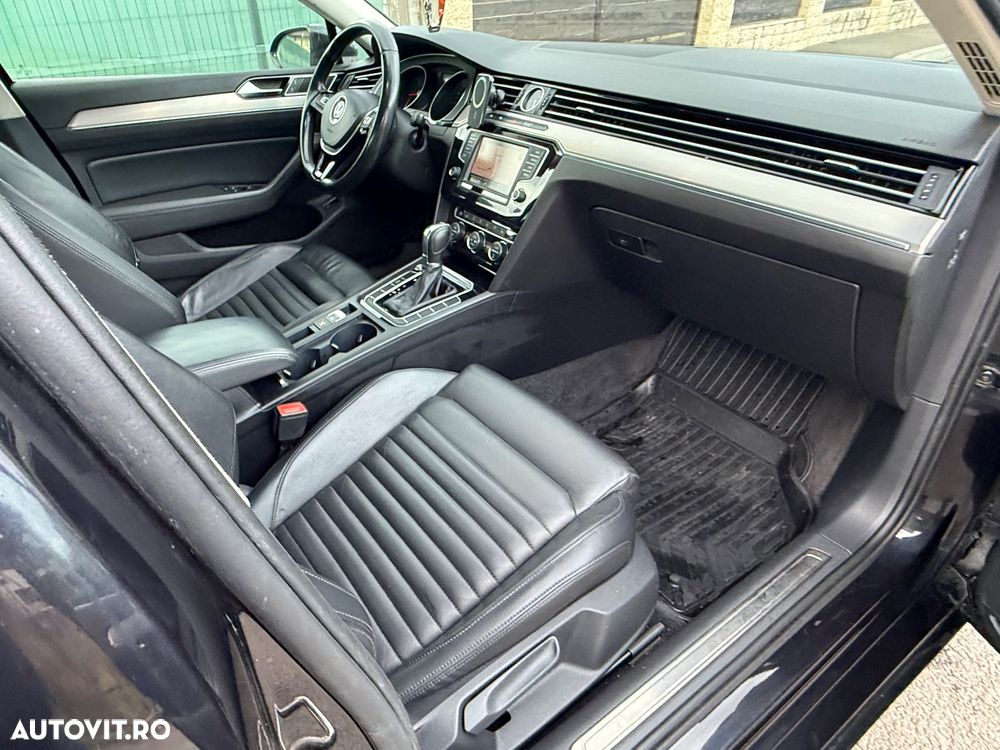 Volkswagen Passat 2.0 TDI DSG Highline - 29