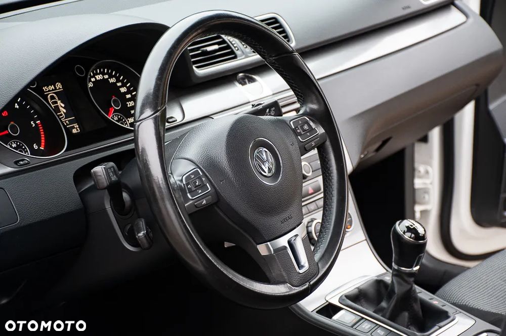 Volkswagen Passat 2.0 TDI Highline - 23