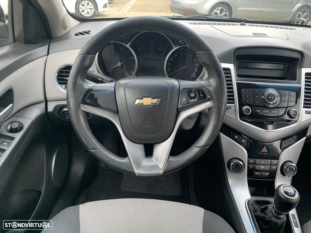 Chevrolet Cruze 1.6 LS - 12