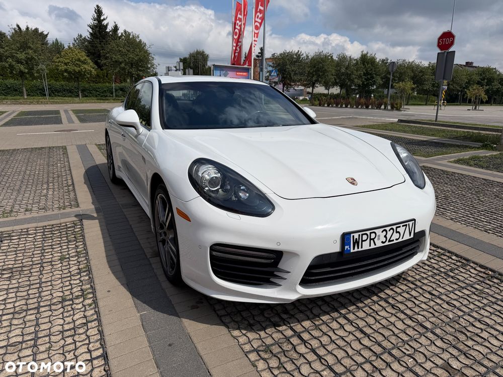 Porsche Panamera GTS - 4