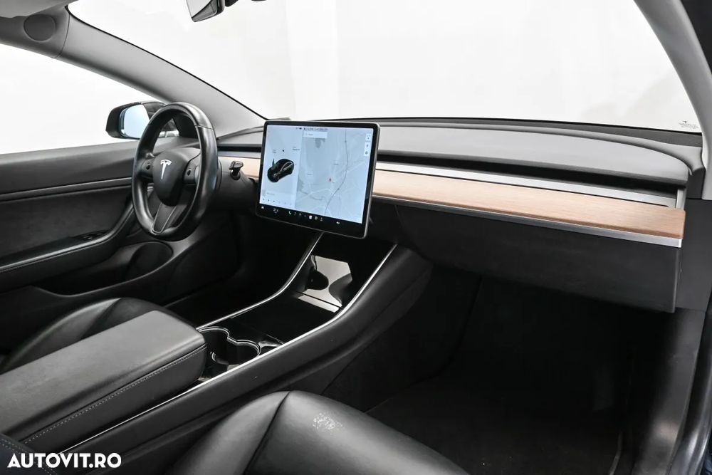 Tesla Model 3 - 9