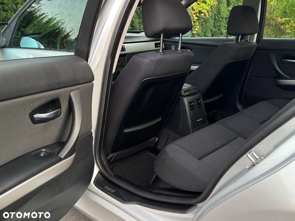 BMW Seria 3 320i - 17