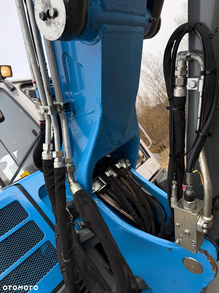Wacker Neuson EW100 Koparka Kołowa 11 ton. NISKI PRZEBIEG.  3x łamane Ramię. Klima. Pompa ON. 2 Łyżki. Dodatkowe 3 sekcje Hydrauliczne. z upadłośći Norweskiej. Maszyna Jak Nowa z salonu! 2799 mtg. PERKINS silnik 130km. STABILIZATORY Klima. DEKRA 2026r. Książka serwisowa. Szybkozłącze Hydr. Skrętne ramie. Ani deka luzów i wycieków. Pełny Oryginał. Nie picowana na sprzedaż. OKAZJA - 34