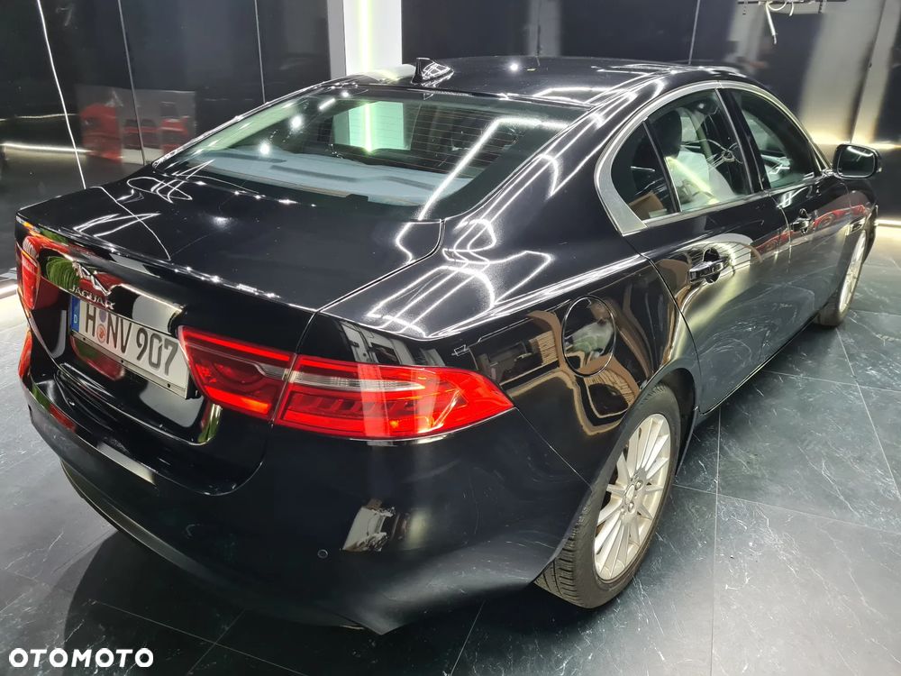 Jaguar XE 2.0 D Prestige - 30