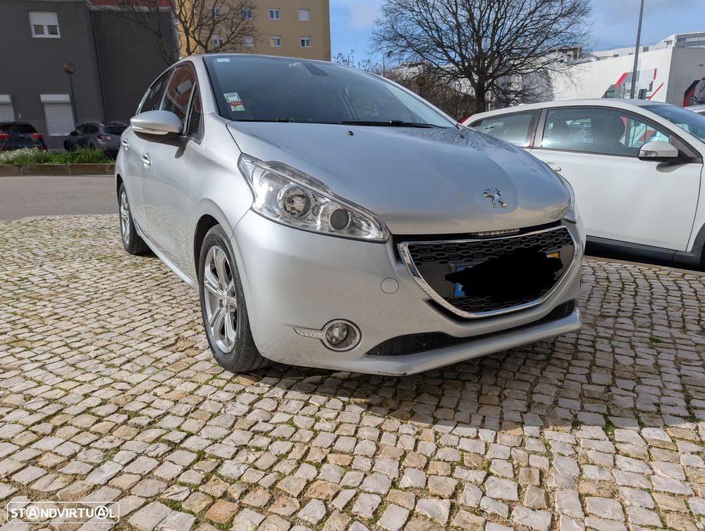 Peugeot 208 1.4 HDi Allure - 1