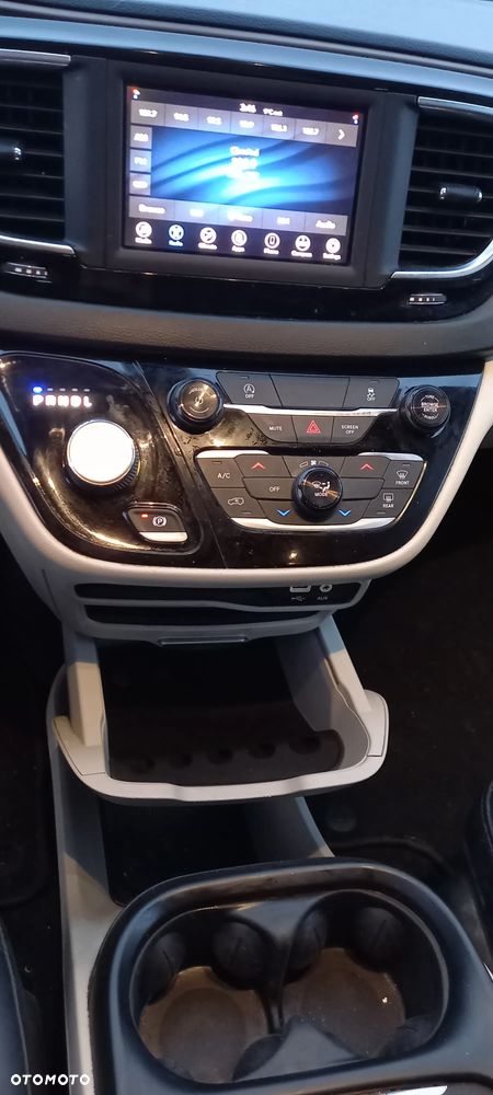 Chrysler Pacifica - 7