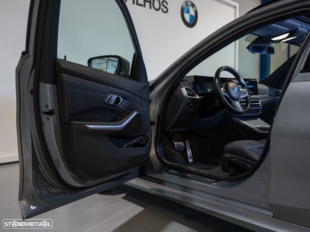 BMW 330 e Pack Desportivo M Pro Auto - 17