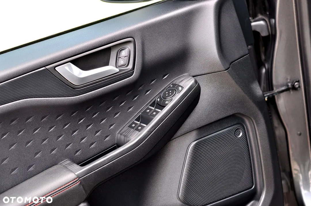 Ford Kuga 1.5 EcoBoost FWD ST-Line X - 18