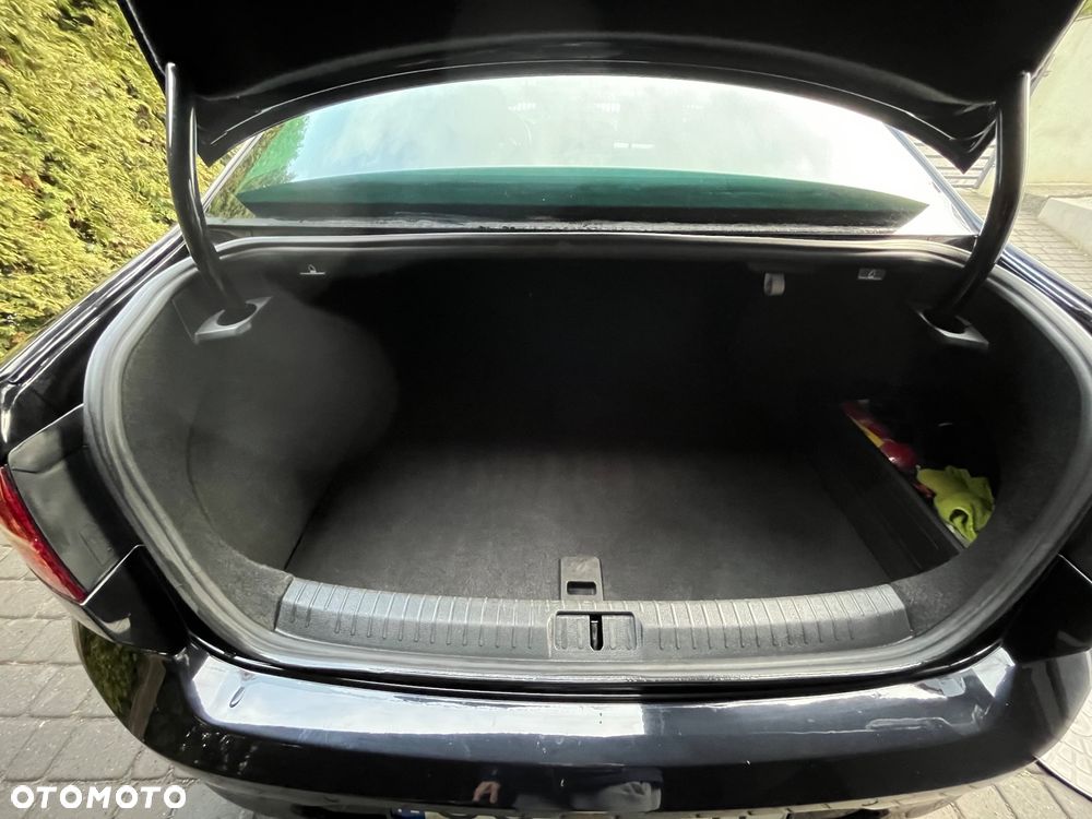 Volkswagen Passat - 17
