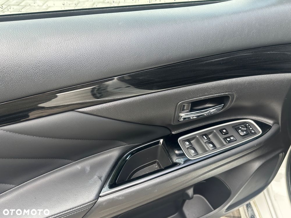 Mitsubishi Outlander 2.0 4WD Plus - 10