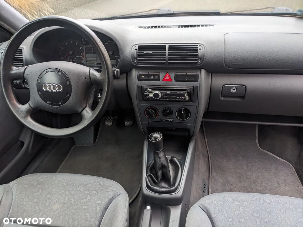 Audi A3 3-drzwiowe 1.6 Attraction - 10
