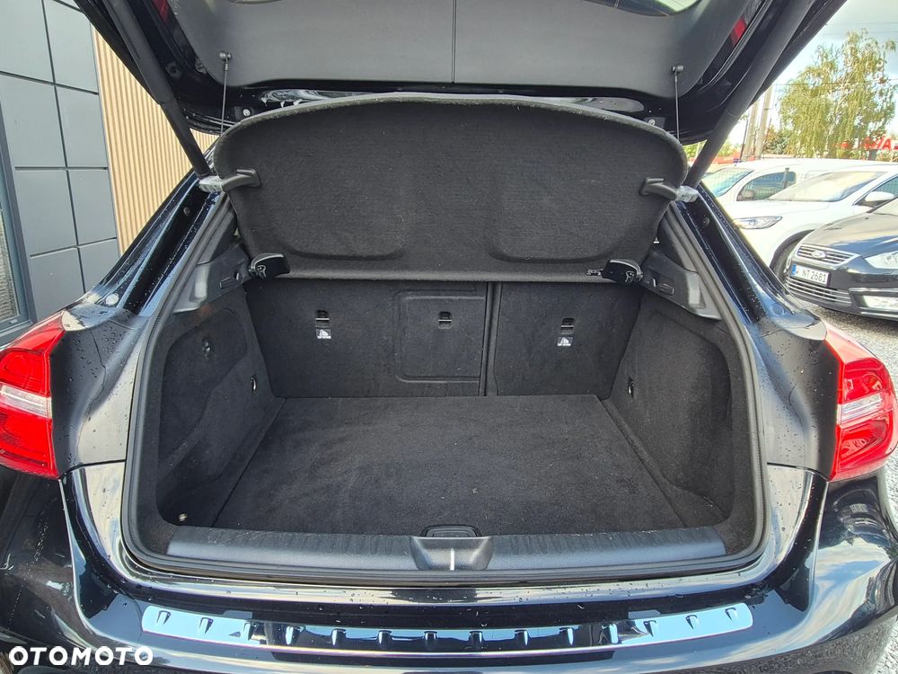 Mercedes-Benz GLA 250 UrbanStyle Edition - 27