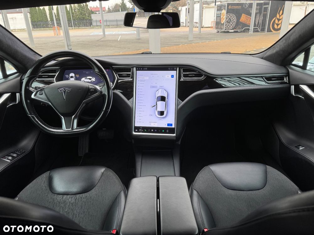 Tesla Model S - 12