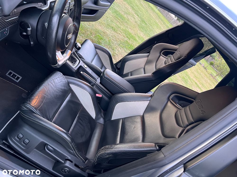 Audi RS4 Limousine - 12