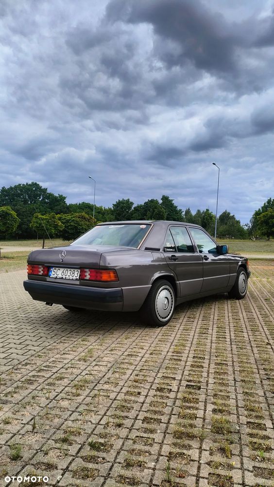 Mercedes-Benz W201 (190) - 2