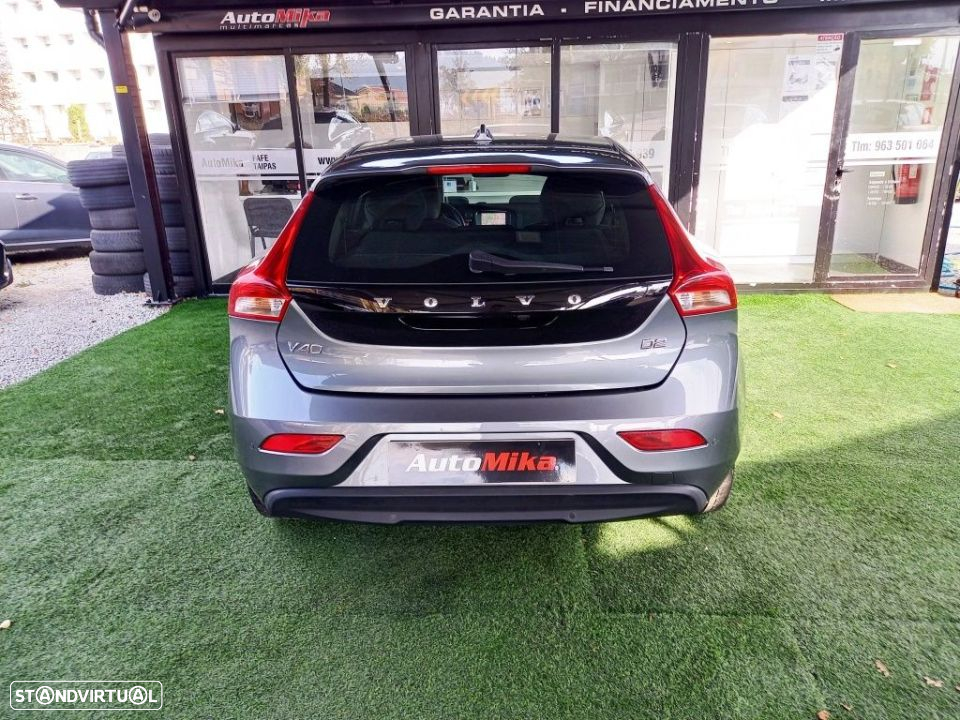 Volvo V40 2.0 D2 Momentum Geartronic - 11