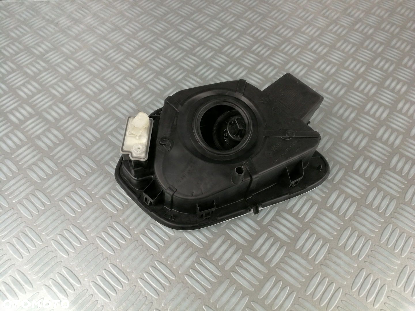 39167574 EWP klapka wlewu paliwa pokrywka korek OPEL CORSA F VI 6 2019- - 7