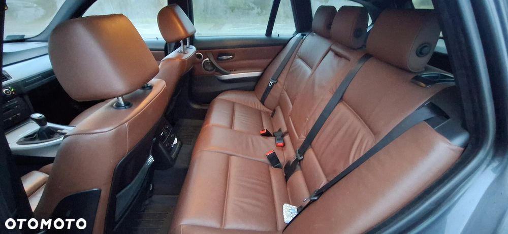 BMW Seria 3 335xi - 11