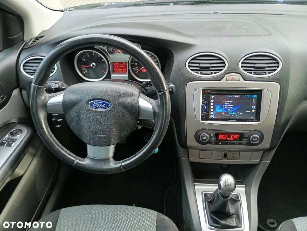 Ford Focus Turnier 1.6 16V Ambiente - 30