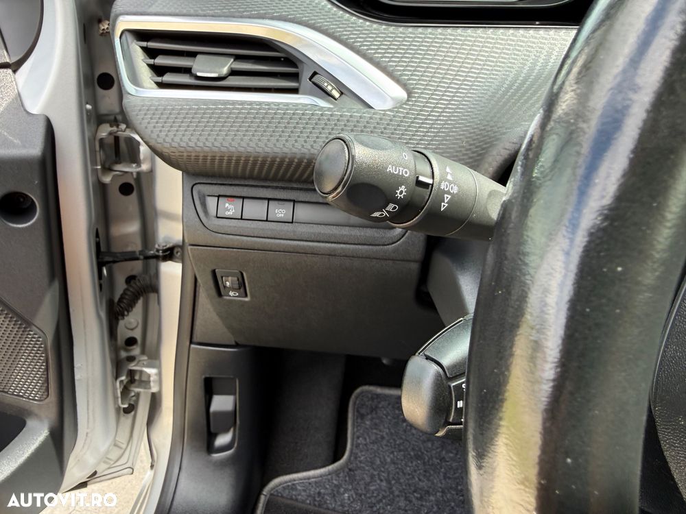 Peugeot 208 1.2 L PureTech Turbo S&S EAT6 Allure - 26