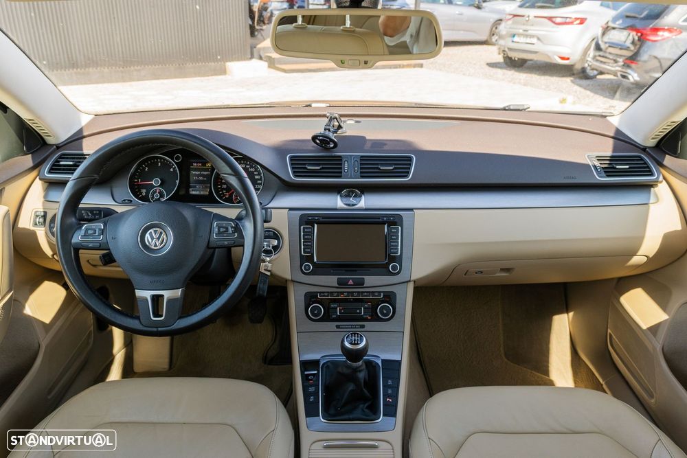 VW Passat Variant 2.0 TDI Highline - 17