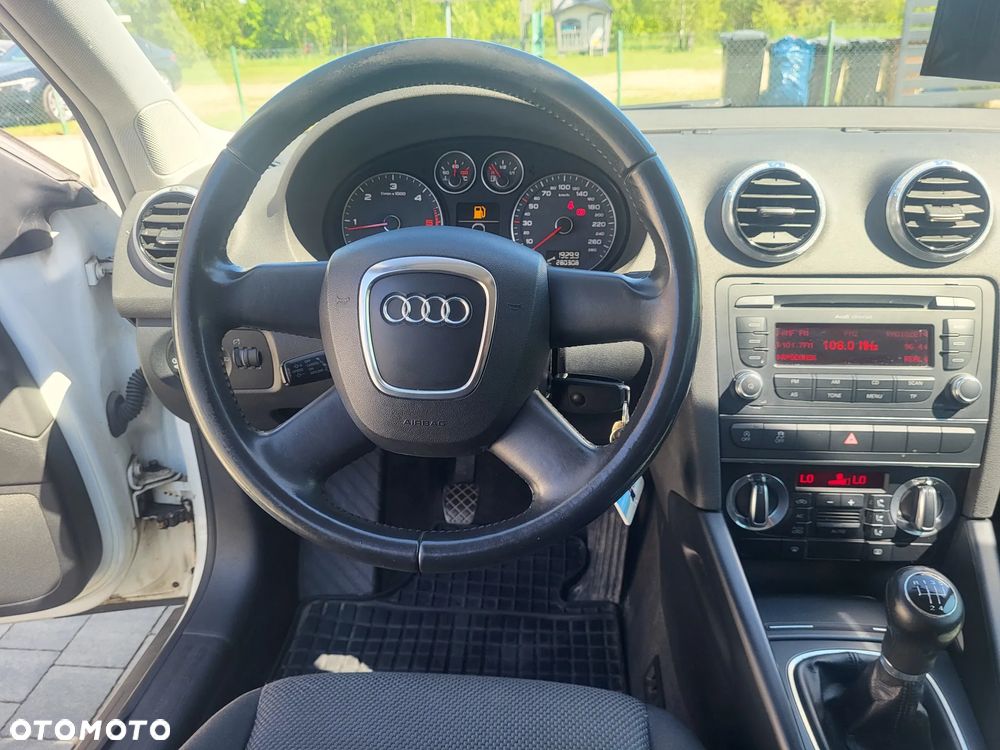 Audi A3 Sportback 1.6 TDI DPF Ambiente - 12