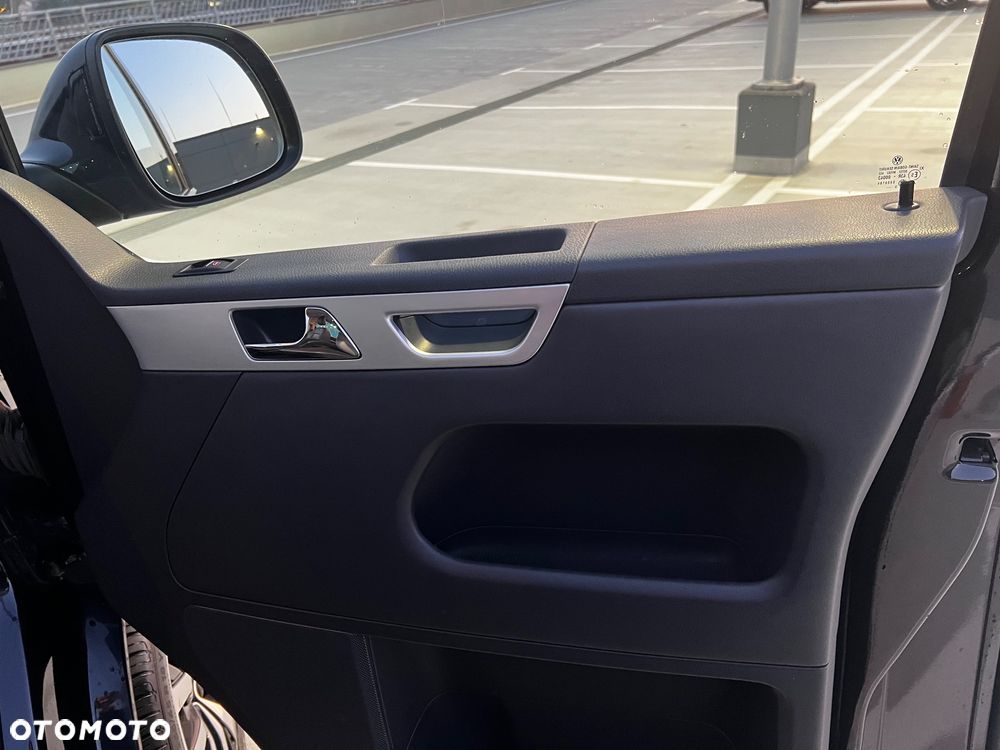 Volkswagen Multivan - 22