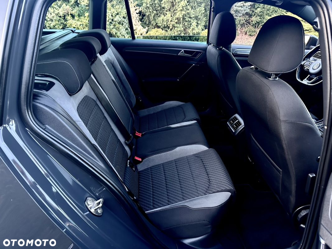 Volkswagen Golf - 33