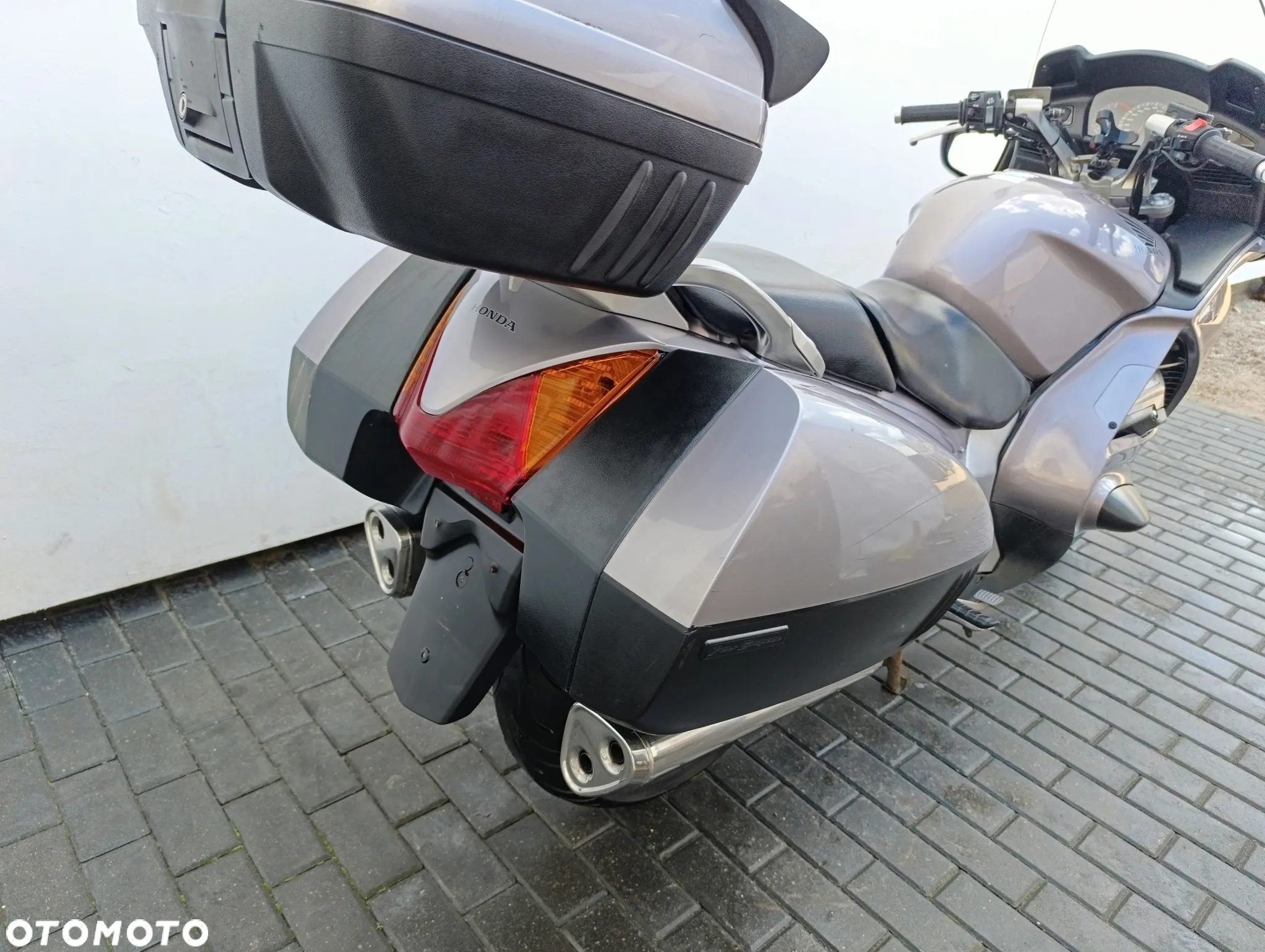 Honda ST - 25