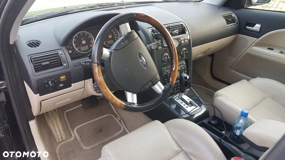 Ford Mondeo 2.5 V6 Ghia - 9