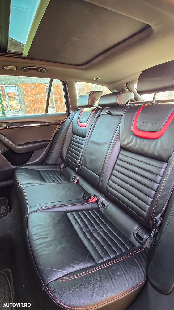 Skoda Octavia Combi 2.0 TDI DSG RS - 11