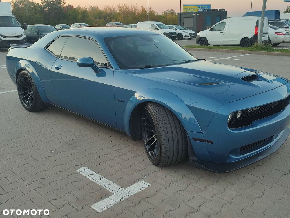Dodge Challenger - 12
