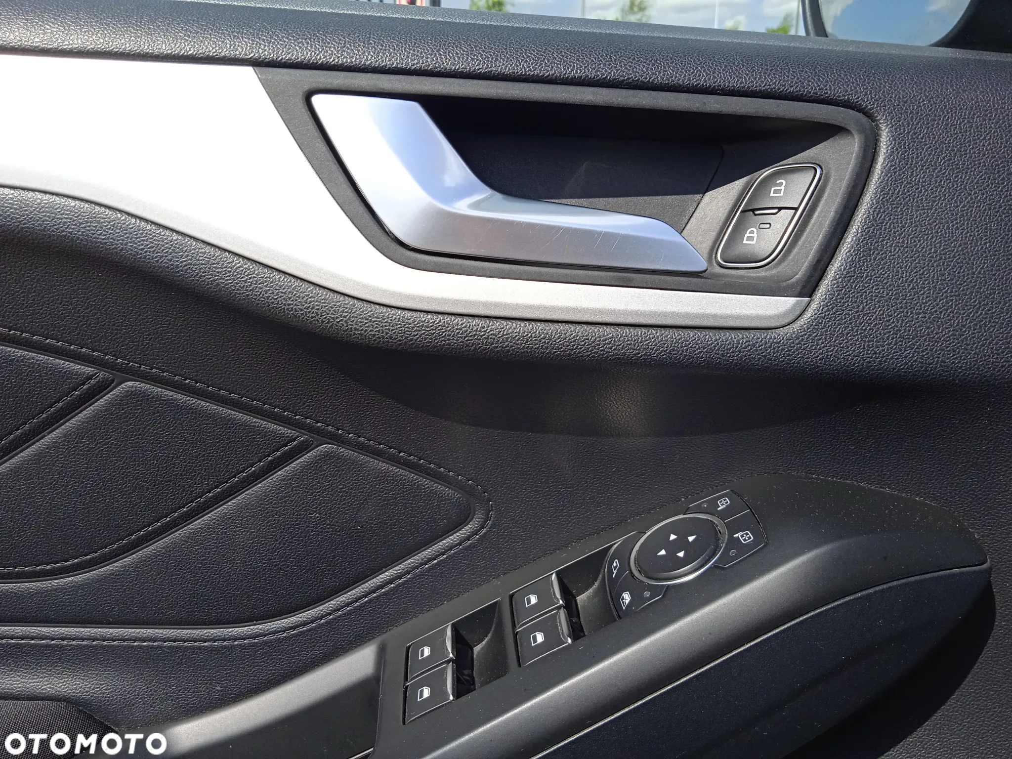 Ford Focus 1.0 EcoBoost Trend Edition - 27
