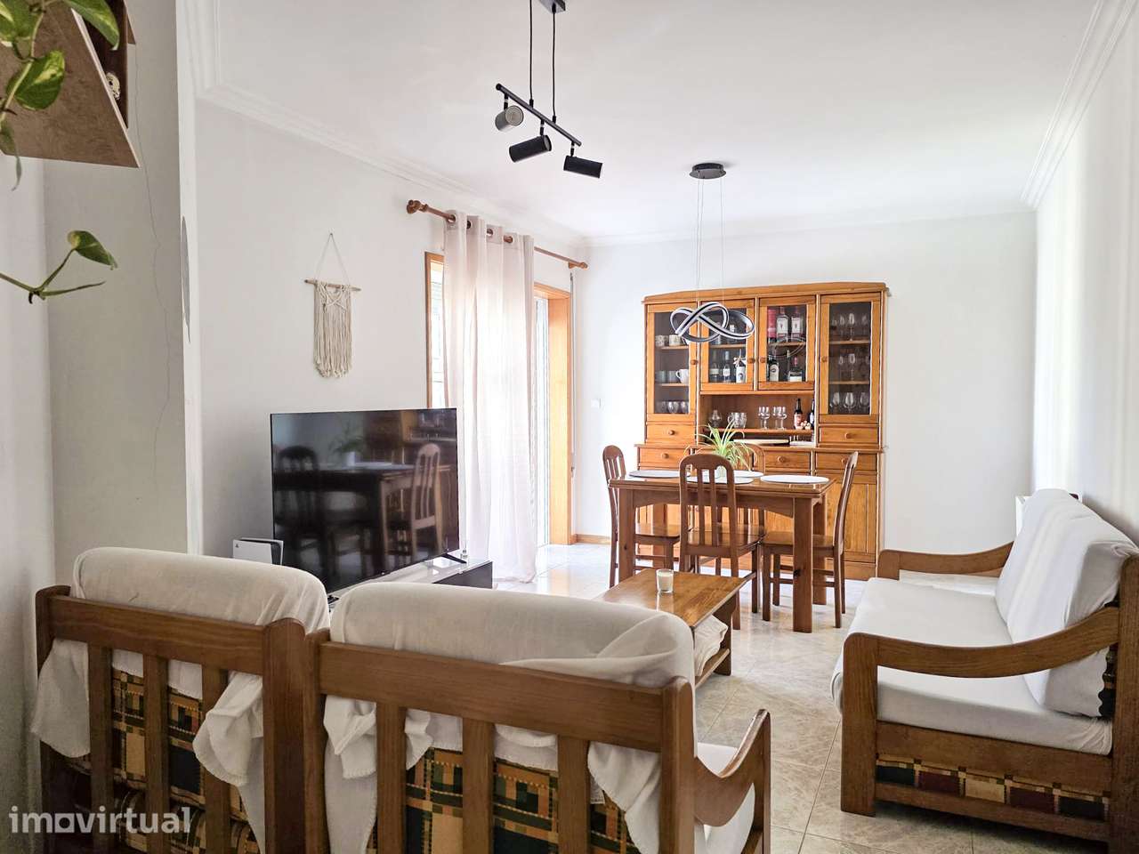 Apartamento T2 com Varanda e Garagem, Chafé - Grande imagem: 2/12